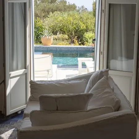 Moon With Private Swimming Pool Aspro Chorio